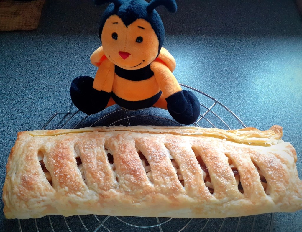 Apfelstrudel mit Blätterteig