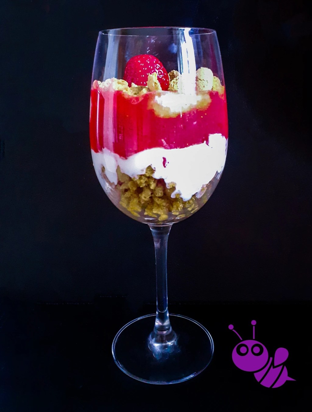 Erdbeer-Vanillequark-Dessert