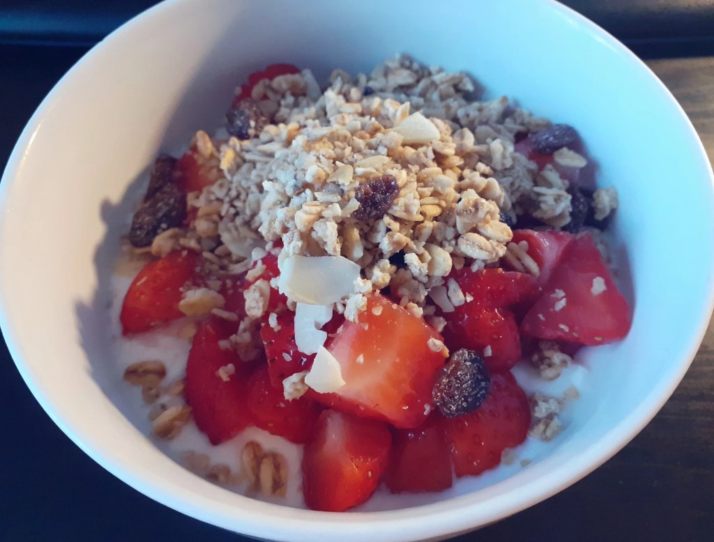 Joghurt mit Erdbeeren und&nbsp;Granola