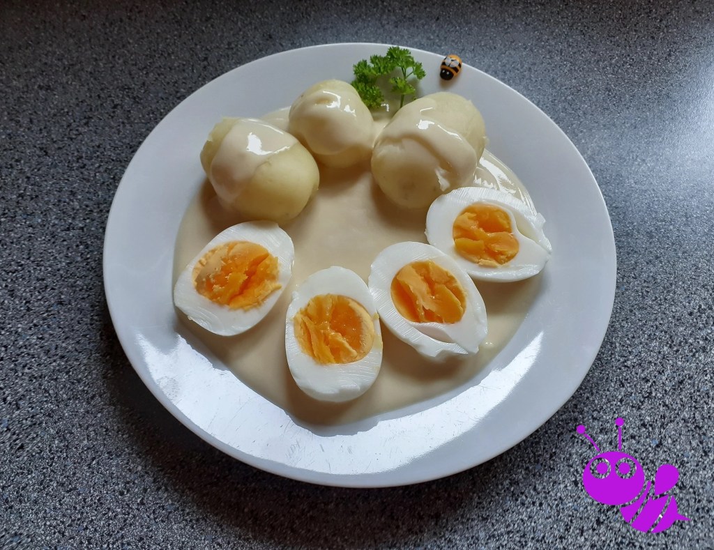 Senfeier mit Kartoffeln